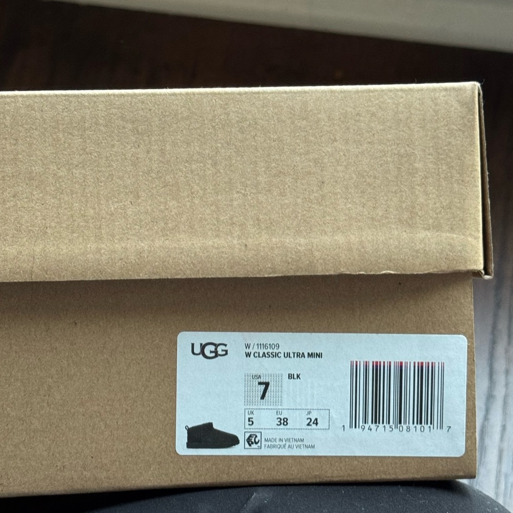 UGG Ultra Mini Classic Boot - Picture 3 of 7